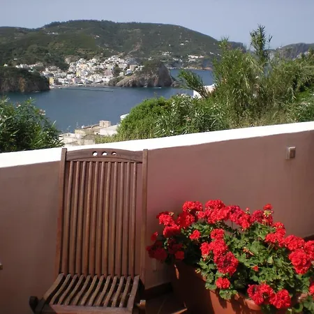 Pina Bed & Breakfast 4*